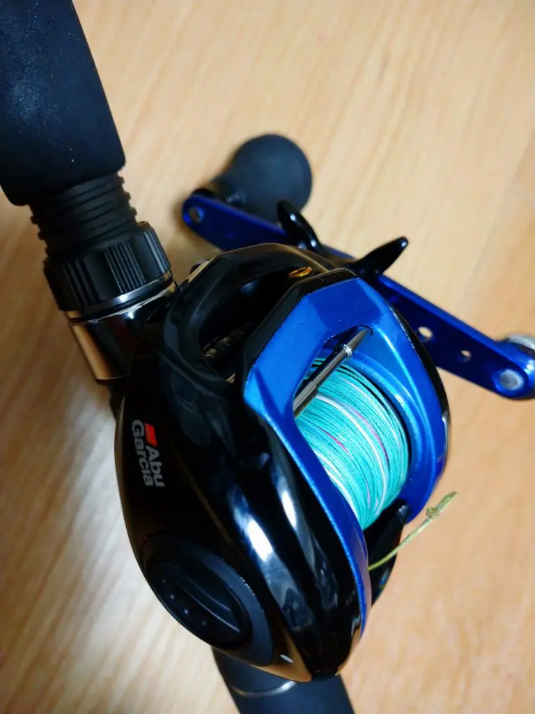 アオリイカを釣る小型両軸リール