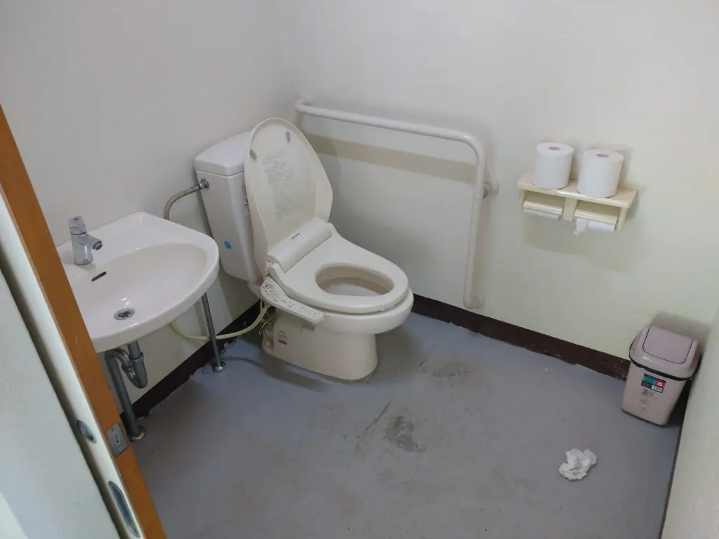 観岳園キャンプ場のトイレ