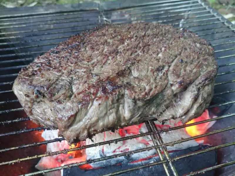 伊豆牛ステーキをキャンプで焼く
